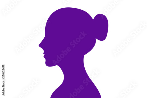 Silueta morada de mujer.