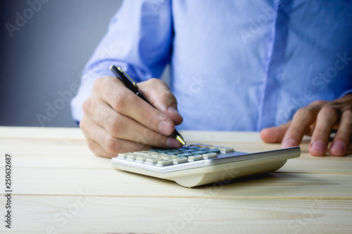 Business Calculating Invoice .