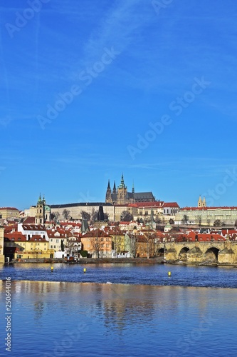 Veitsdom und die Karlsbrücke in Prag © bwagner