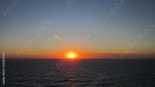 Sunset on the sea © Filipe Ramos