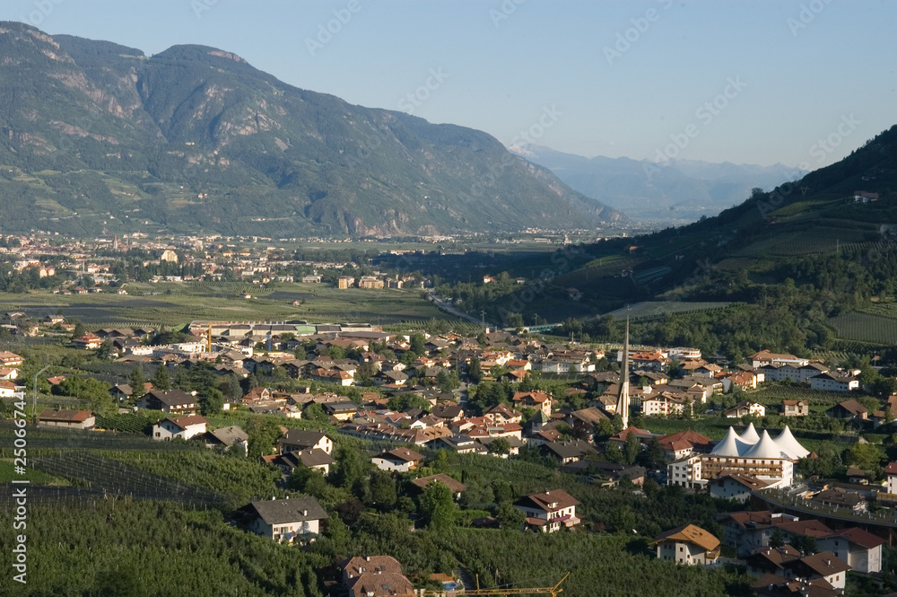 Blick auf Algund und Meran in Südtirol