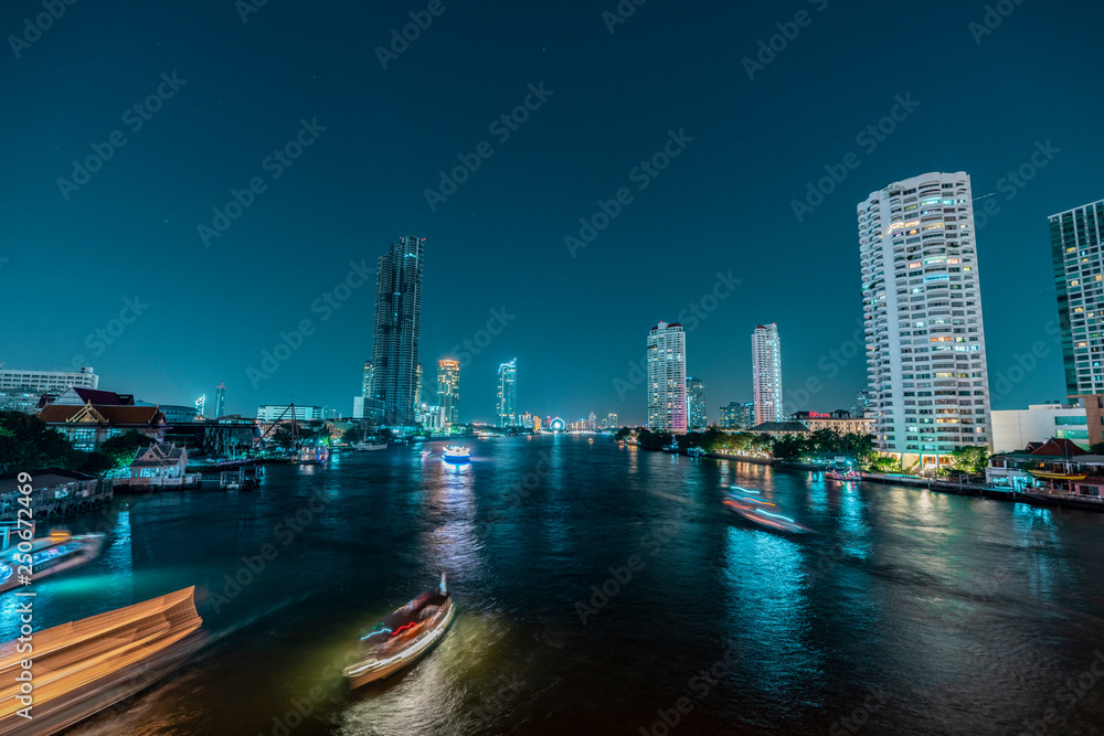 Fototapeta premium Skyscraper Bangkok w nocy