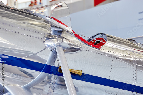 Fotografie Cockpit eines einsitzigen Motorflugzeuges