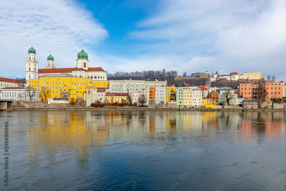 Obraz premium skyline of Passau with cathedral