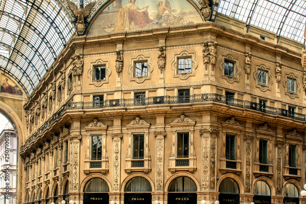 Picture from inside the Gallery Vittorio Emanuelle II