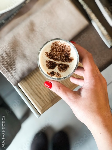 Φωτογραφία A glass of cocoa with Heisenberg and dried orange
