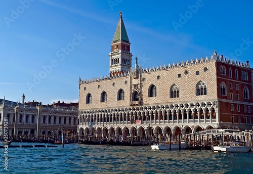 Doge palace and Campanile in Venice © Stimmungsbilder1