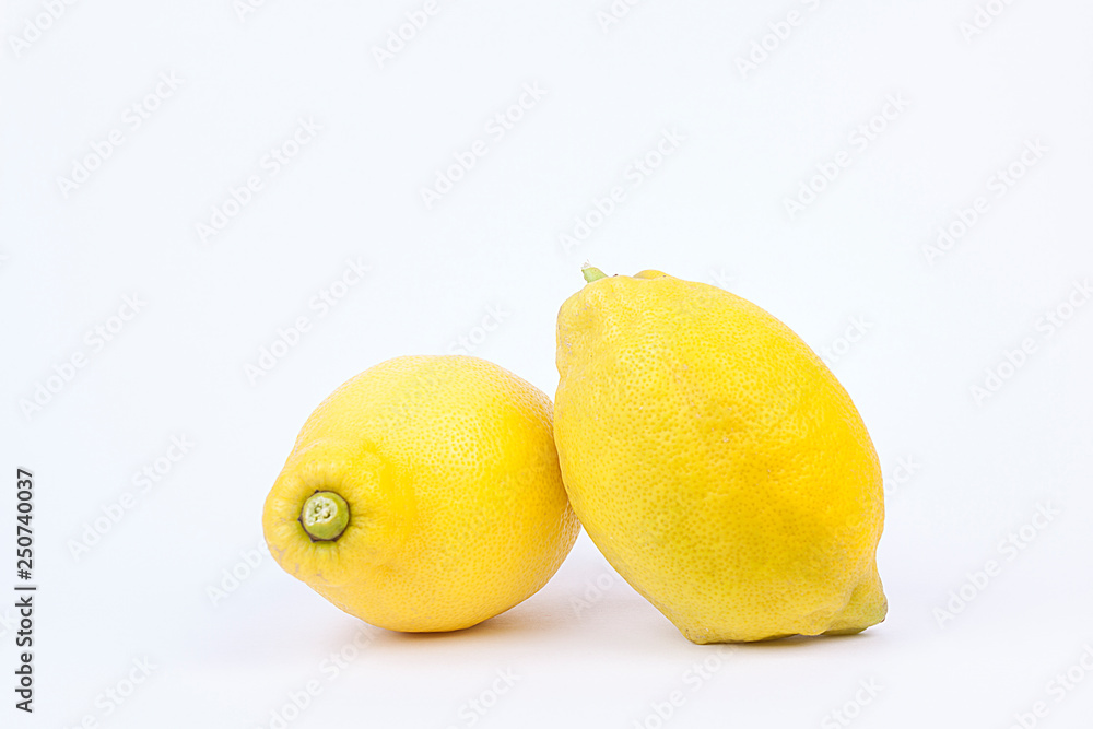 LIMONES AMARILLOS SOBRE FONDO BLANCO LIMONES AMARILLOS SOBRE FONDO BLANCO