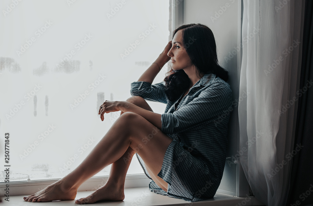 Fototapeta premium beautiful brunette girl in gray shirt at home