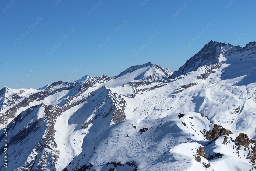 Obraz premium montagnes de la Vallée d'Aoste