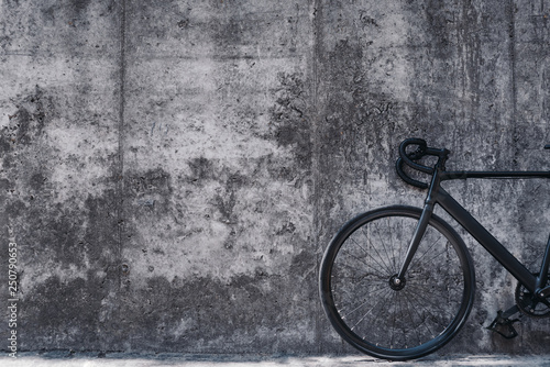 Picture of a bicycle in front of big concrete wall