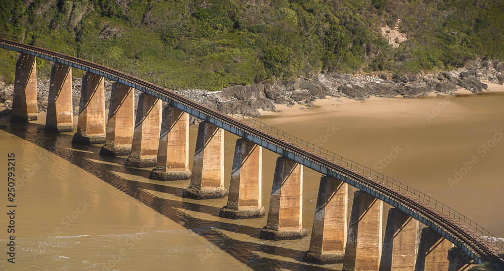 Obraz premium Old railway bridge crossing a wide river