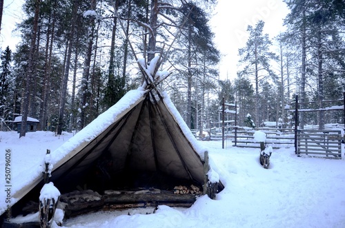 Village lapon en pleine campagne aux alentours de Levi (Nord de la Finlande)