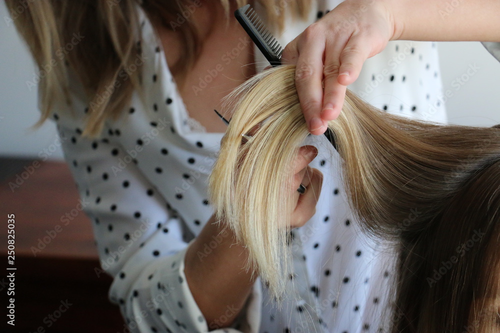 Fototapeta premium Coiffure à domicile