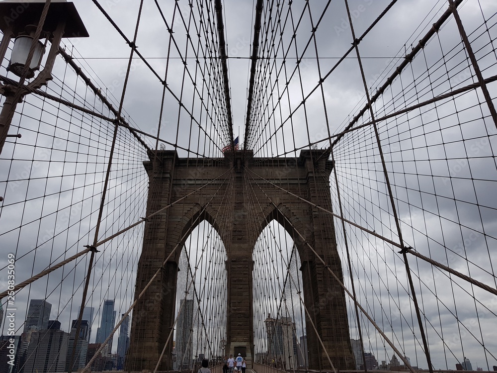 Obraz premium Brooklyn Bridge piękna architektura symetria Nowy Jork