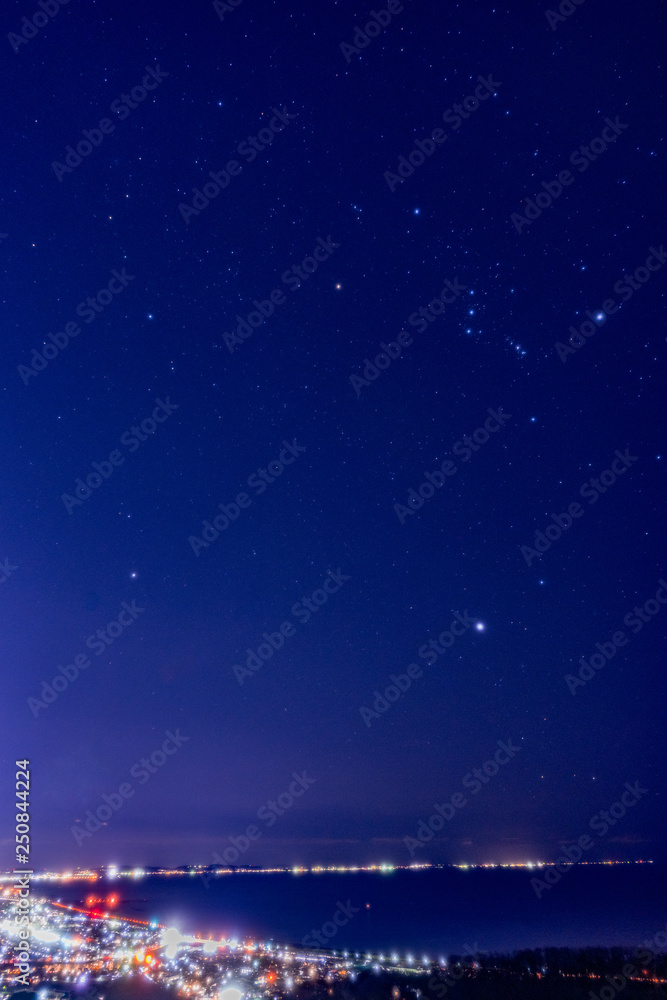 湘南平の夜景と冬の大三角形stock Photo Adobe Stock