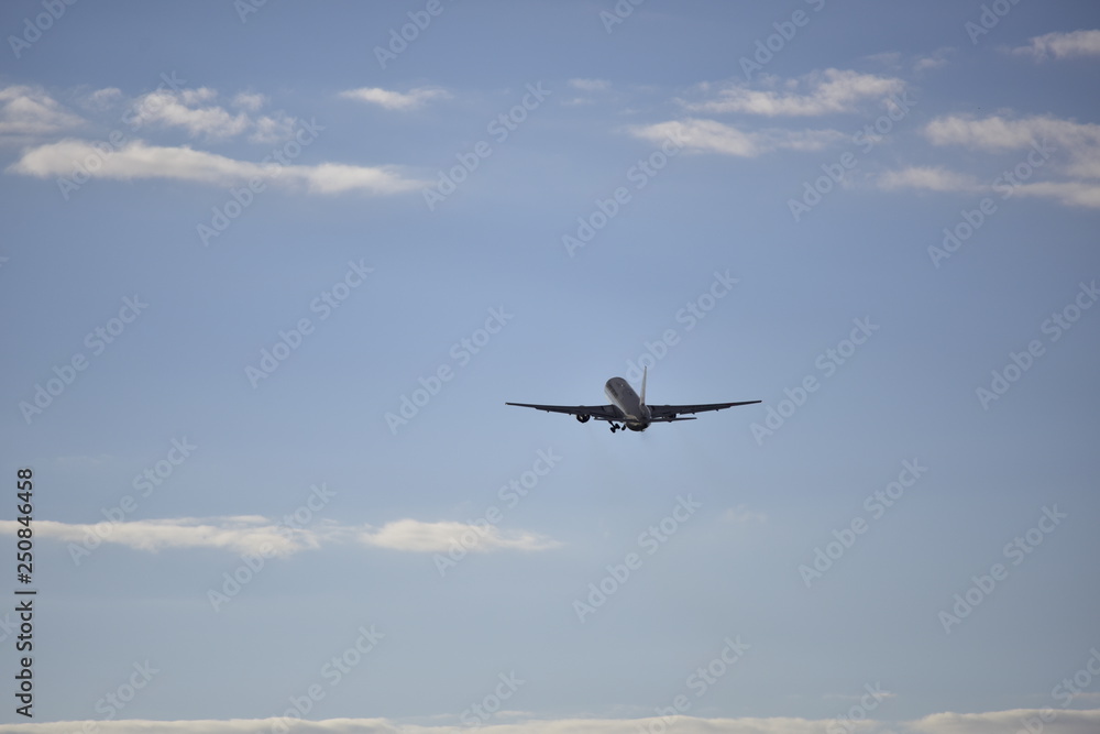 Fototapeta premium 離陸する飛行機