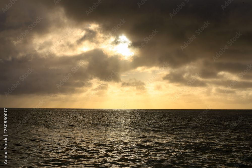 Fototapeta premium ノースショアに沈む夕日 #2