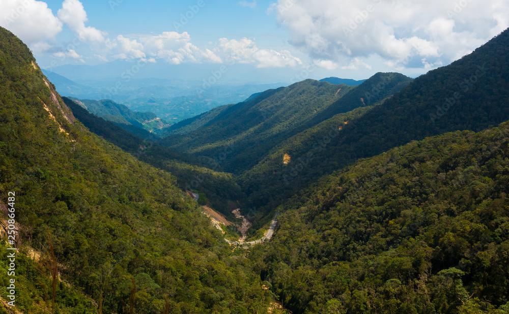 Khanh Le pass, also named as Long Lanh or Omega Pass by backpackers thanks to its beauty. It is also considered one of the most beautiful roads in Vietnam connecting Nha Trang city and Da Lat city.