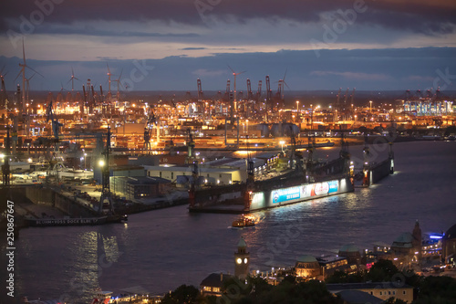 Hamburg Hafen bei Nacht