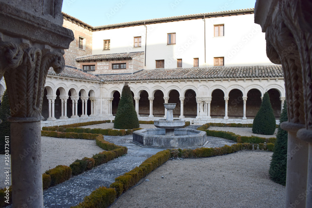 Claustro románico del Monasterio de las Huelgas, Burgos.