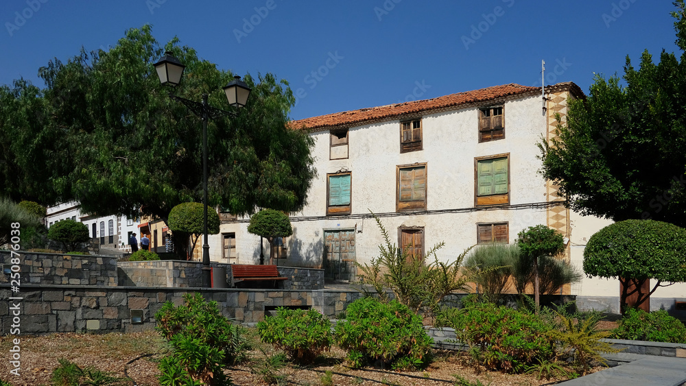 Derelict large house with a local charm in the historic centre of Vilaflor de Chasna, the highest altitude village in Tenerife, Canary Islands, Spain Derelict large house with a local charm in the historic centre of Vilaflor de Chasna, the highest altitude village in Tenerife, Canary Islands, Spain