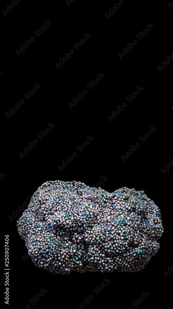 Slime com contas e fundo negro Slime com contas e fundo negro