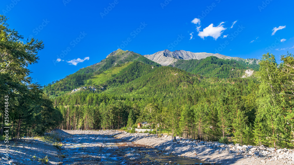 Blick von Arshan zum Peak Ljuboi Blick von Arshan zum Peak Ljuboi