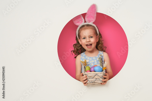 Canvas Print Girl with painted eggs