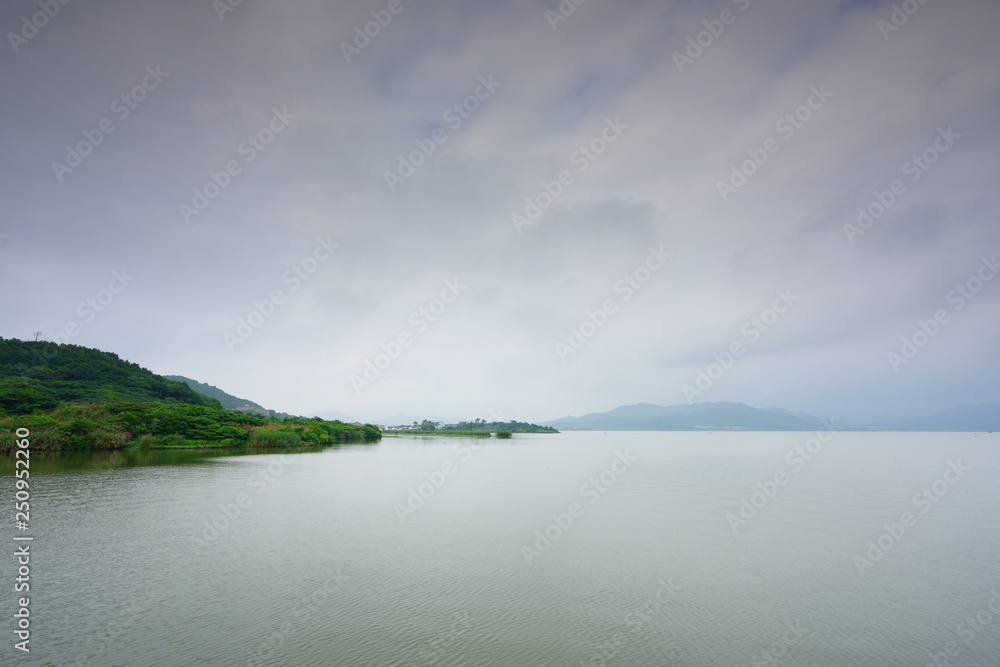 Cloudy day view of the Dong Qiang lake located in Ningbo Shi, Zhejiang Sheng, China