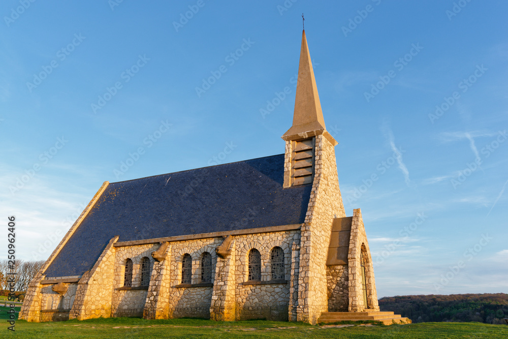 neugotische Kapelle Notre-Dame-de-la-Garde, Etretat, Normandie, Frankreich