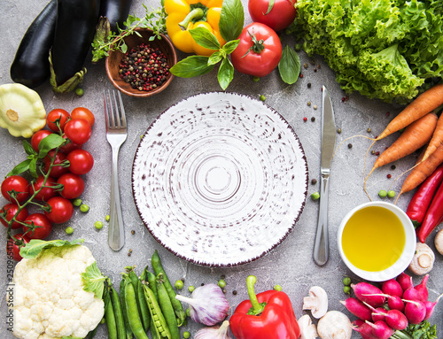 Empty plate and fresh vegetables photo