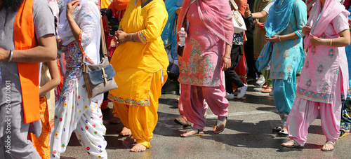 many sikh women in parade