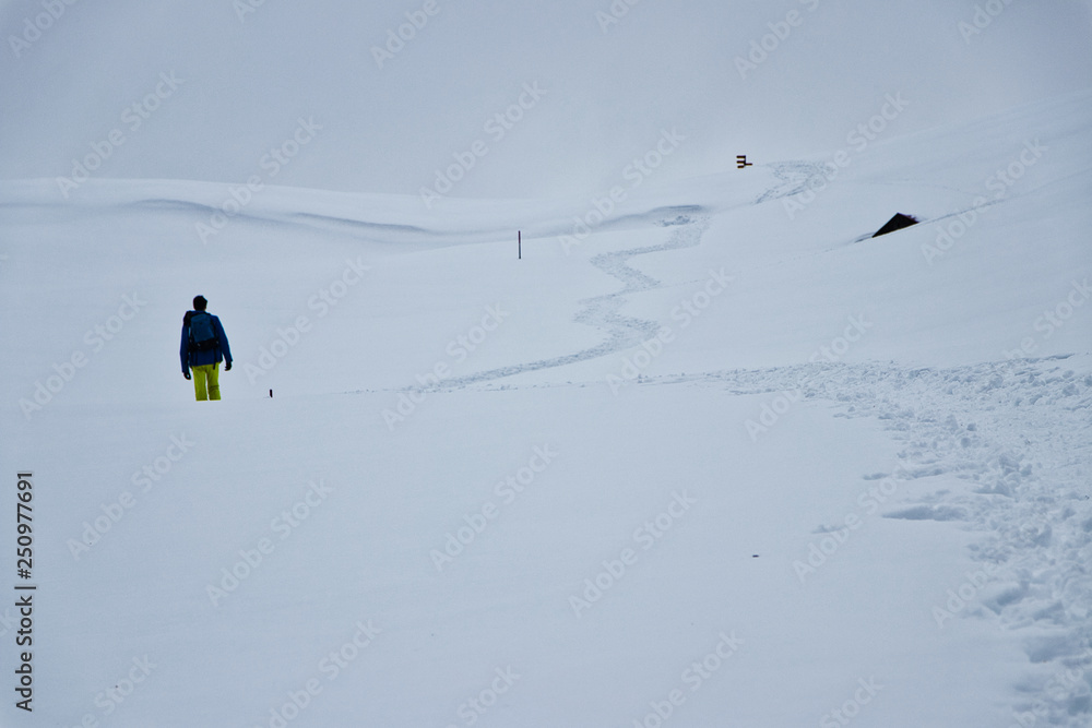 Winterwanderung durch Tiefschnee