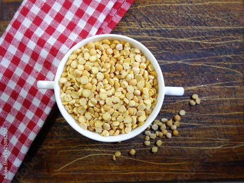 Фотография Yellow split peas used to make soup and pease pudding
