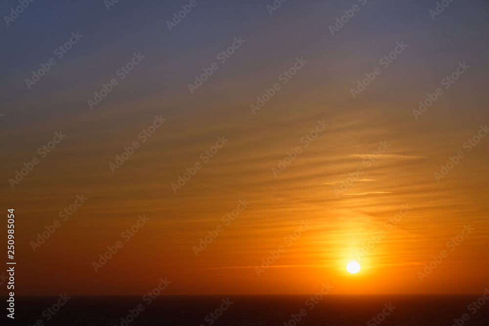 Sonnenuntergang bei Etretat, Frankreich