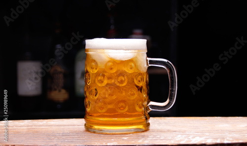 Fotografía Frisches Bier im Glas