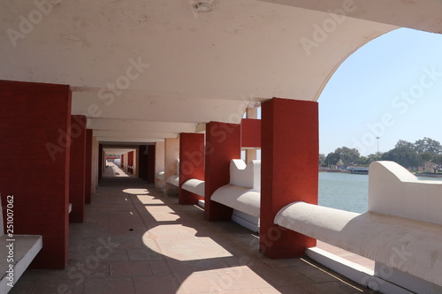 Architecture of Brahma Sarovar in Kurukshetra, Haryana