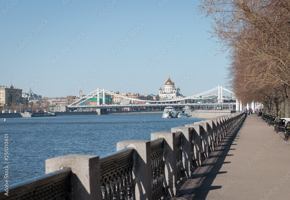 Obraz premium A part of town. City embankment at the beginning of spring.