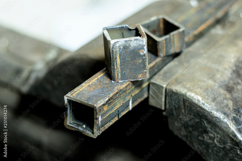 metal clutches in them clamped square tube. there is still a piece on top. shallow depth of cut. metal clutches in them clamped square tube. there is still a piece on top. shallow depth of cut.
