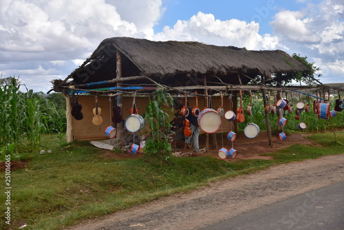 Vente d'instruments en bord de route 1884