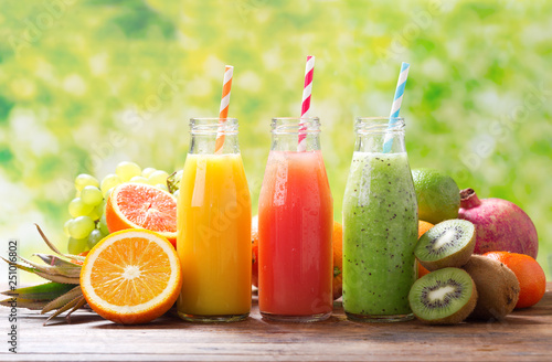 Tablou pe pânză bottles of fruit juice and smoothie with fresh fruits