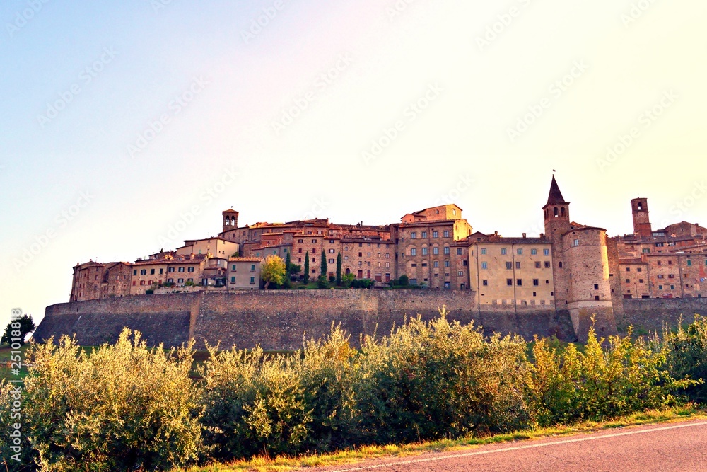 paesaggio del borgo italiano di Anghiari in provincia di Arezzo famoso per essere stato il luogo in cui fu combattuta la storica battaglia nel 1440