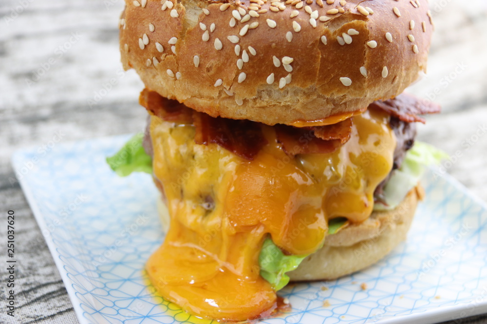 Fromage Fondu D goulinant D un Burger Stock Photo Adobe Stock