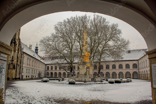 View from the arch to the snow-covered courtyard fenced on three sides by two-st Tapéta, Fotótapéta