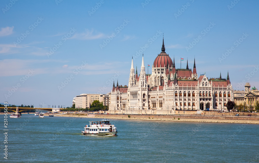 Fototapeta premium beautiful building of the Parliament in Budapest, Hungary