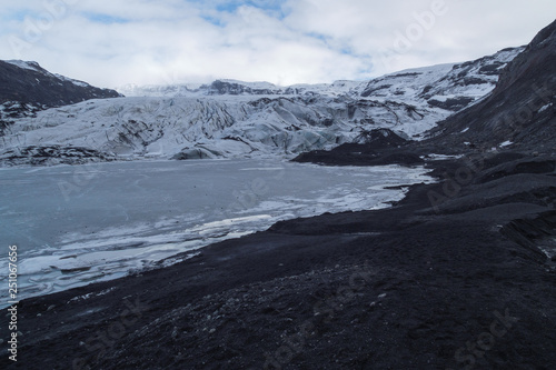Image of glacier on Iceland. © inesbazdar