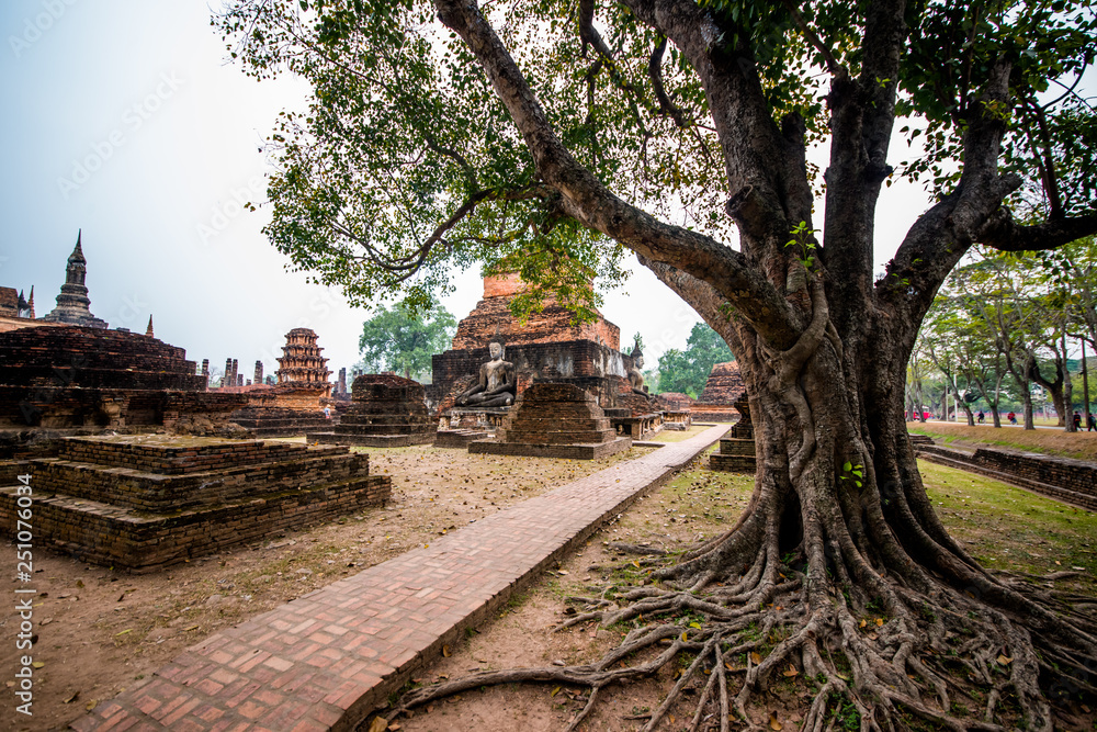 Parque histórico nacional em Sukhothai, Tailândia. Parque histórico nacional em Sukhothai, Tailândia.