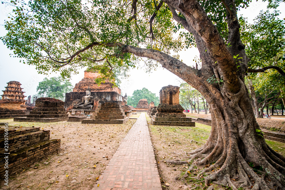 Parque histórico nacional em Sukhothai, Tailândia. Parque histórico nacional em Sukhothai, Tailândia.