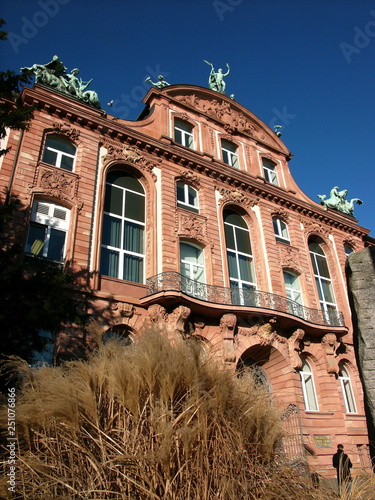 Fassade des Senckenbergmuseum vor blauem Himmel bei Sonnenschein in der Senckenberganlage im Stadtteil Bockenheim am Westend in Frankfurt am Main in Hessen photo